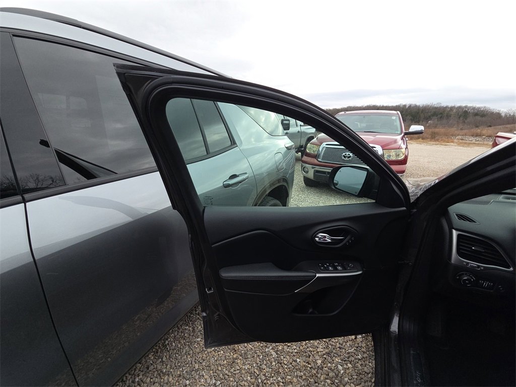 Used 2019 Jeep Cherokee High Altitude image 7