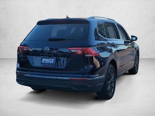 Used 2023 Volkswagen Tiguan SE w/ Panoramic Sunroof Package image 5