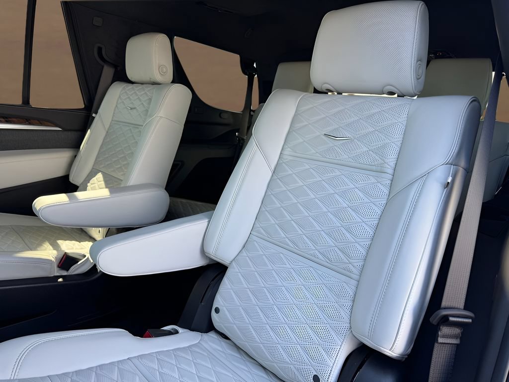 Used 2026 Cadillac Escalade Platinum Sport w/ LPO, ONYX Package AWD/4WD image 18