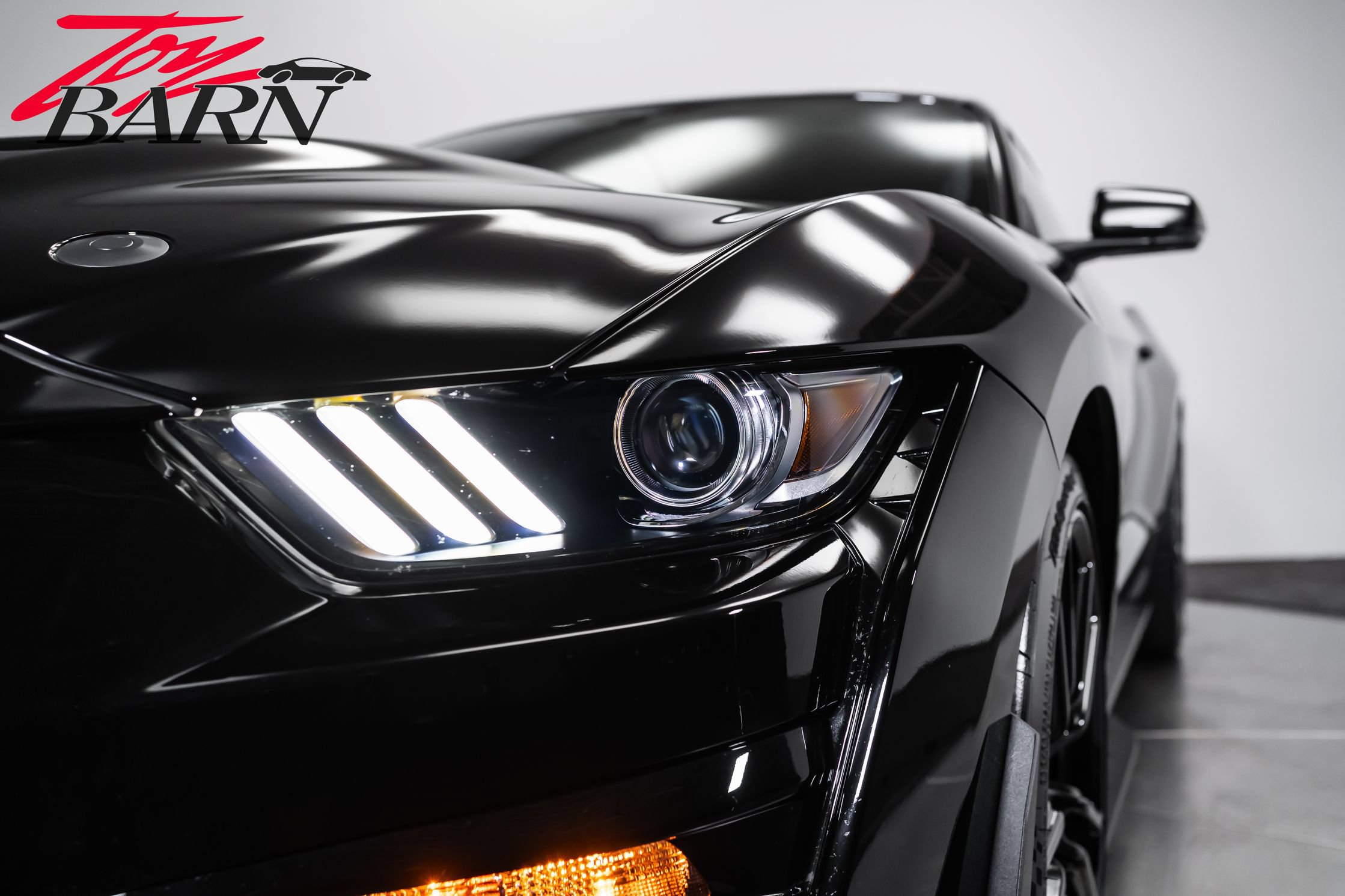 Used 2021 Ford Mustang Shelby GT500 w/ Technology Package RWD image 11