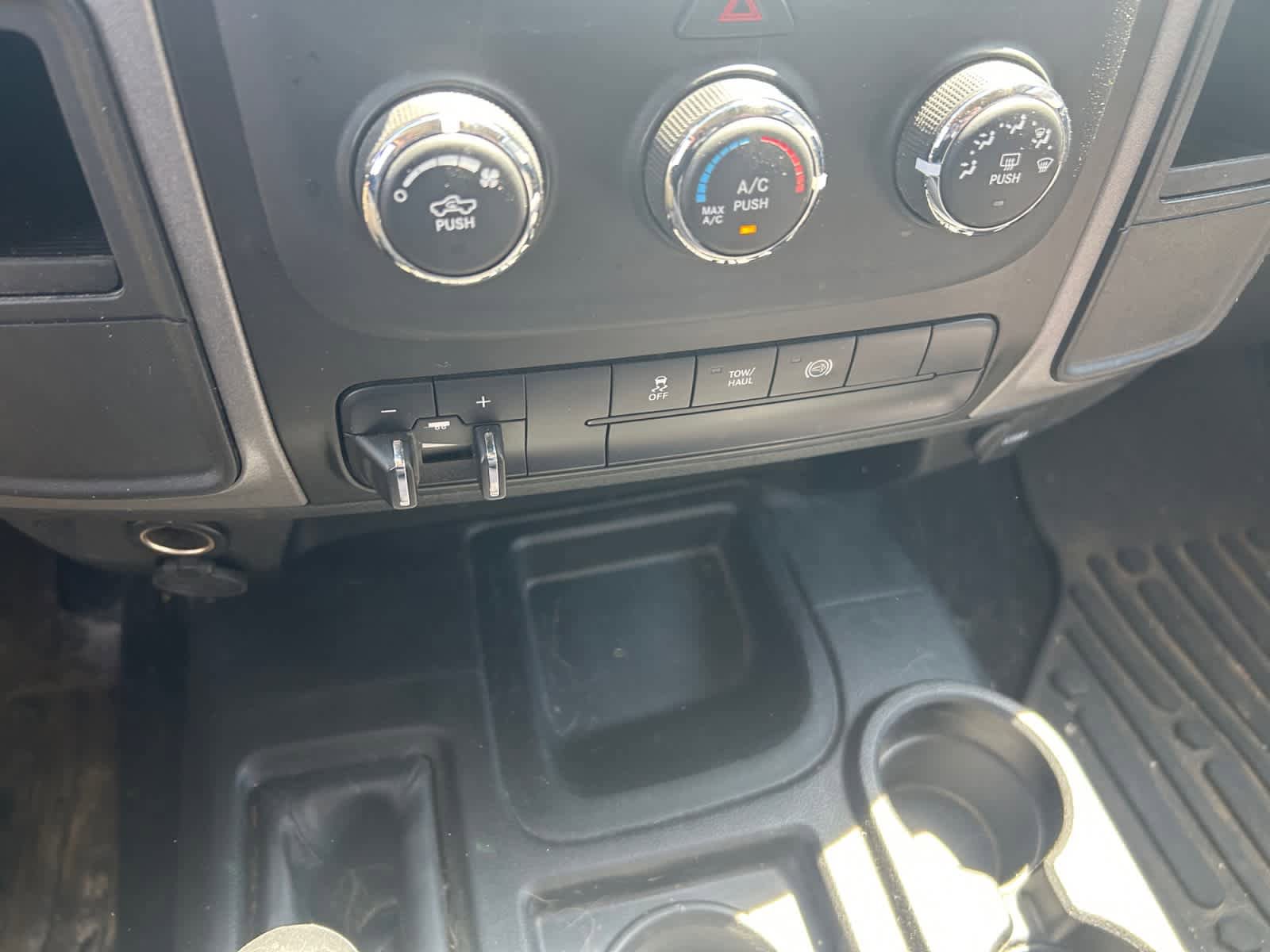 Used 2018 RAM 2500 Tradesman w/ Chrome Appearance Group AWD/4WD image 12