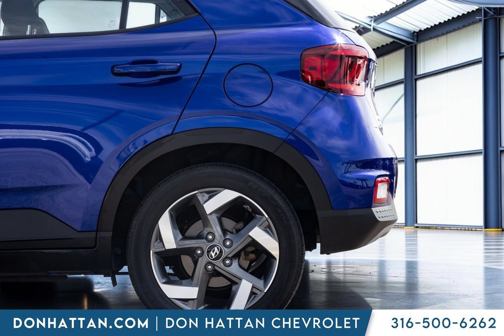 Used 2025 Hyundai Venue SEL FWD image 32