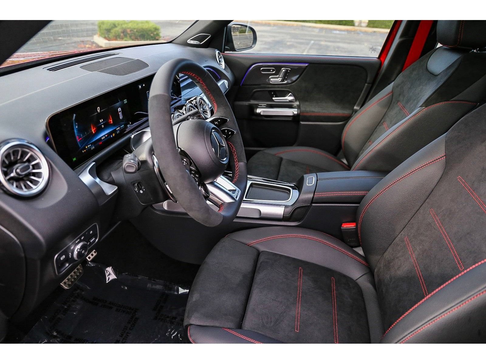 Used 2025 Mercedes-Benz GLB 35 AMG 4MATIC image 24