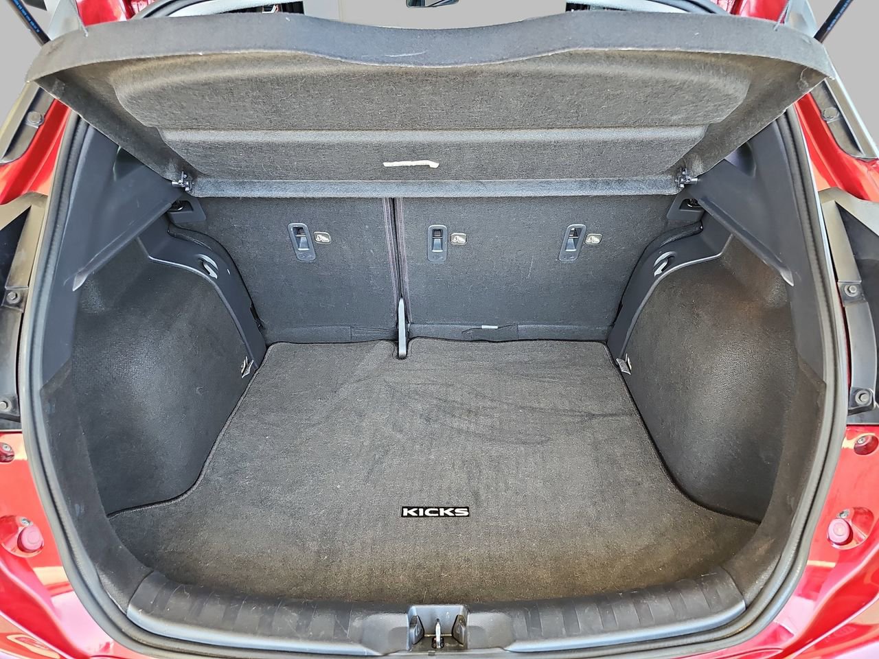 Used 2021 Nissan Kicks SR w/ SR Premium Package FWD image 15