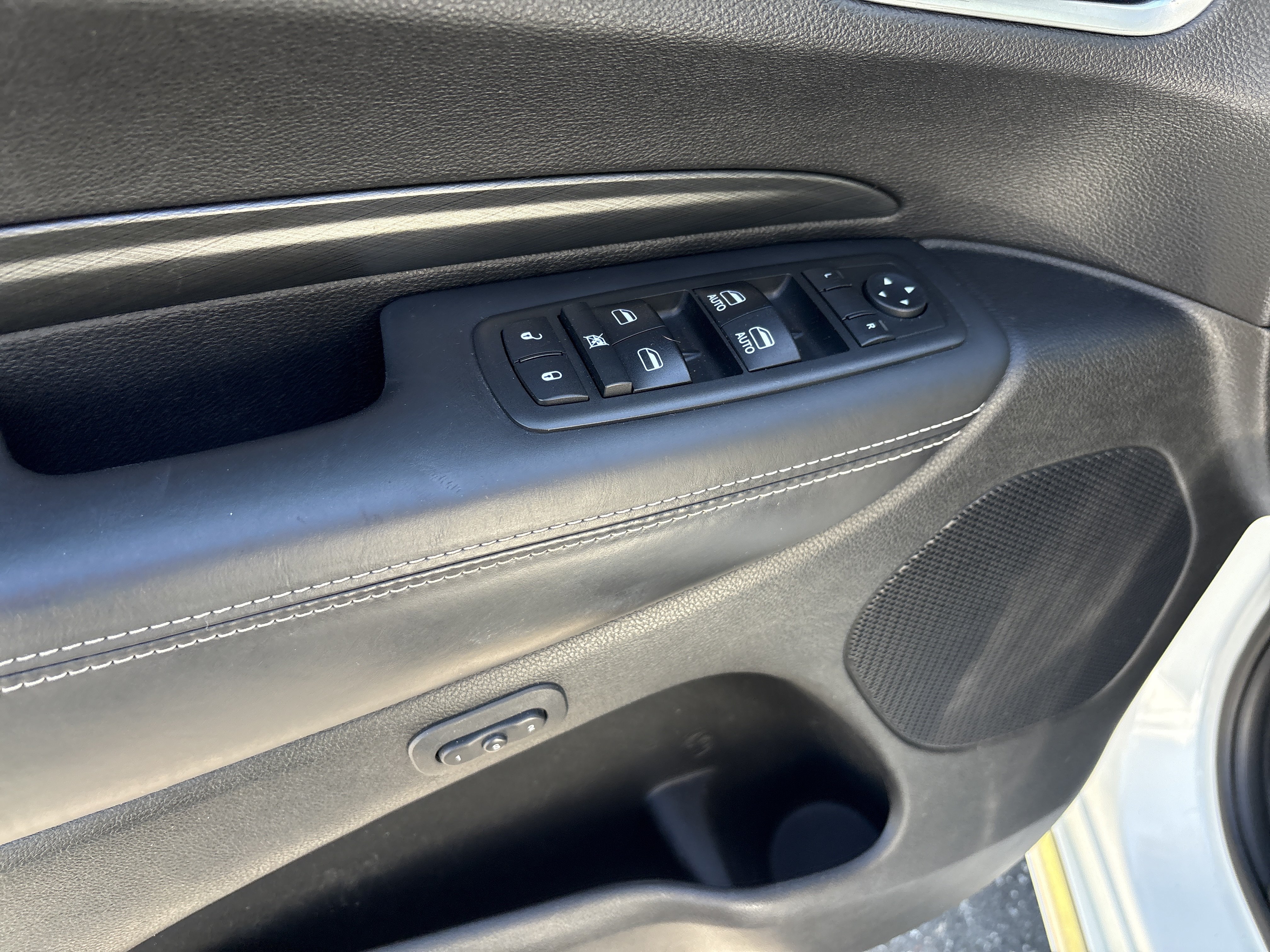 Used 2018 Dodge Durango Citadel w/ Technology Group AWD/4WD image 16