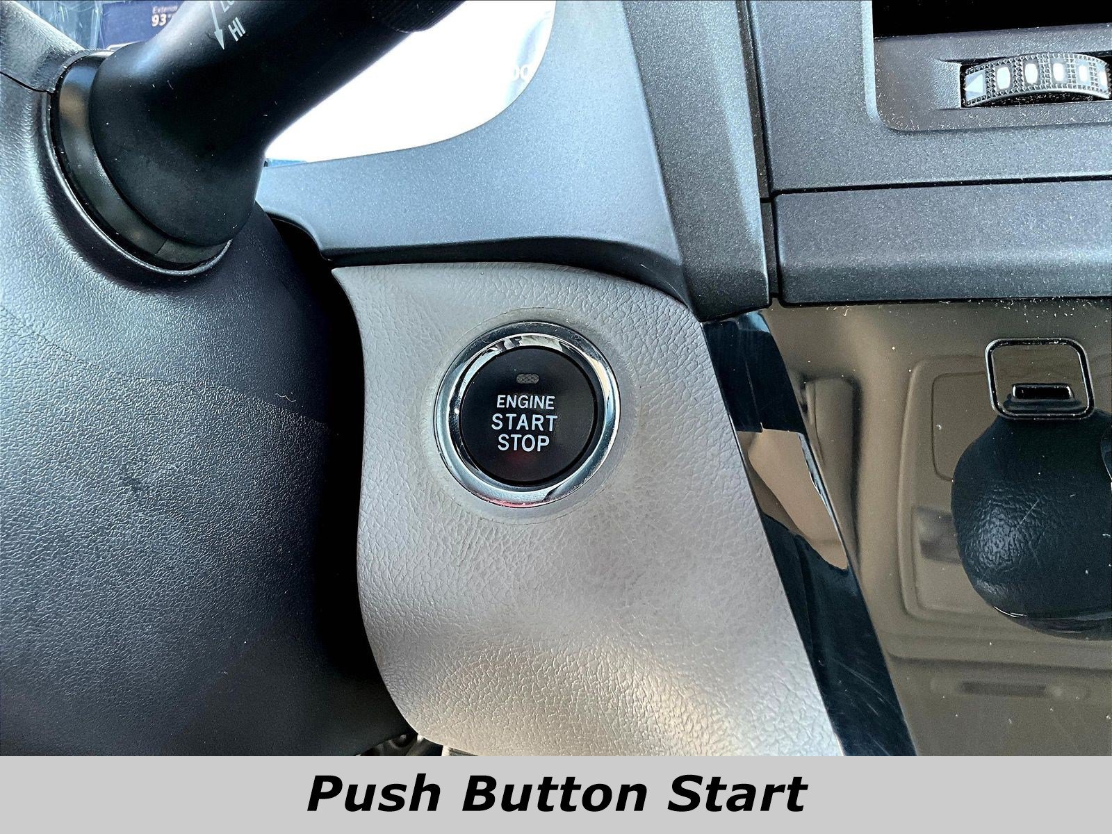 Used 2018 Toyota Sienna XLE Premium FWD image 40