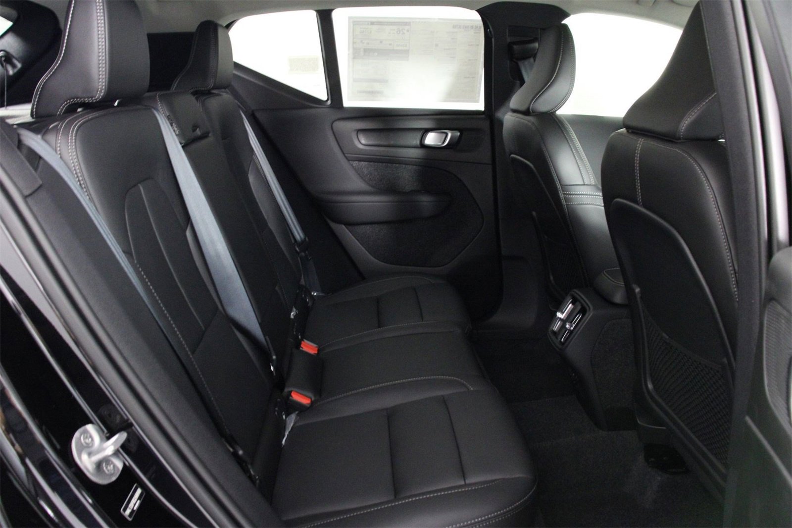 New 2025 Volvo XC40 B5 Ultra image 11