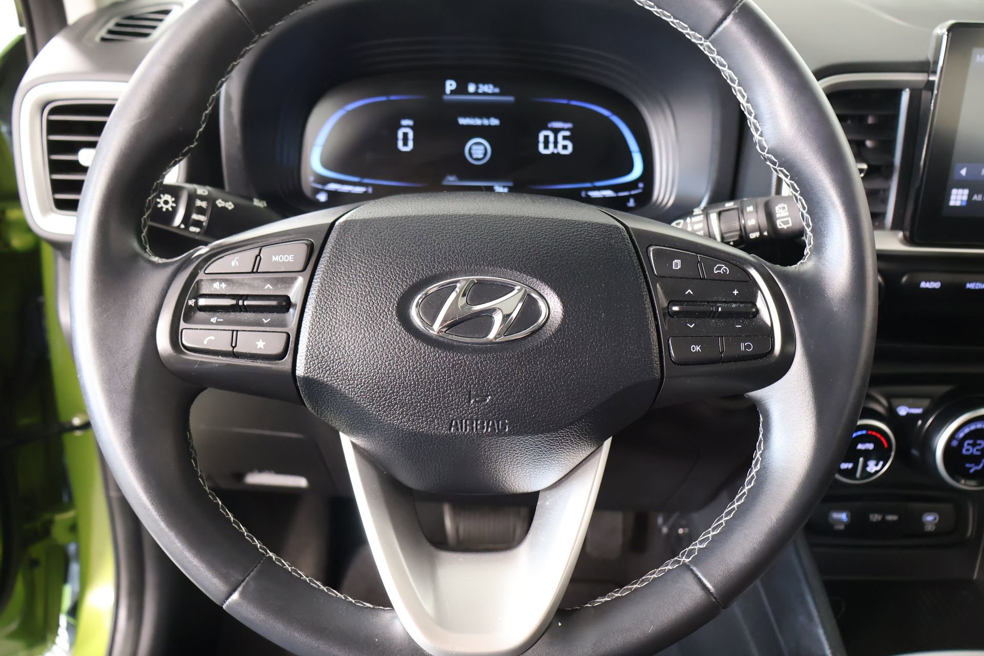 Used 2024 Hyundai Venue SEL FWD image 3