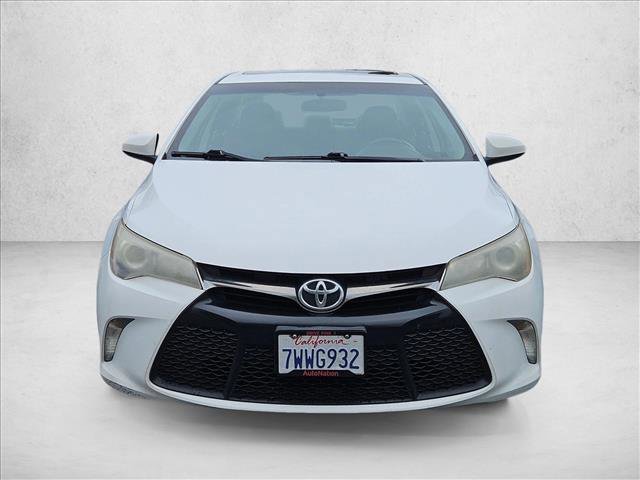 Used 2017 Toyota Camry SE w/ Moonroof Package FWD video 2