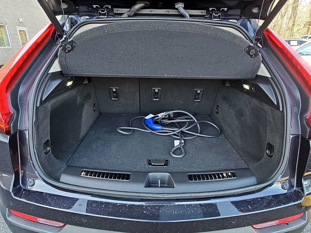 Used 2023 Cadillac XT4 Premium Luxury w/ Cold Weather Package image 33