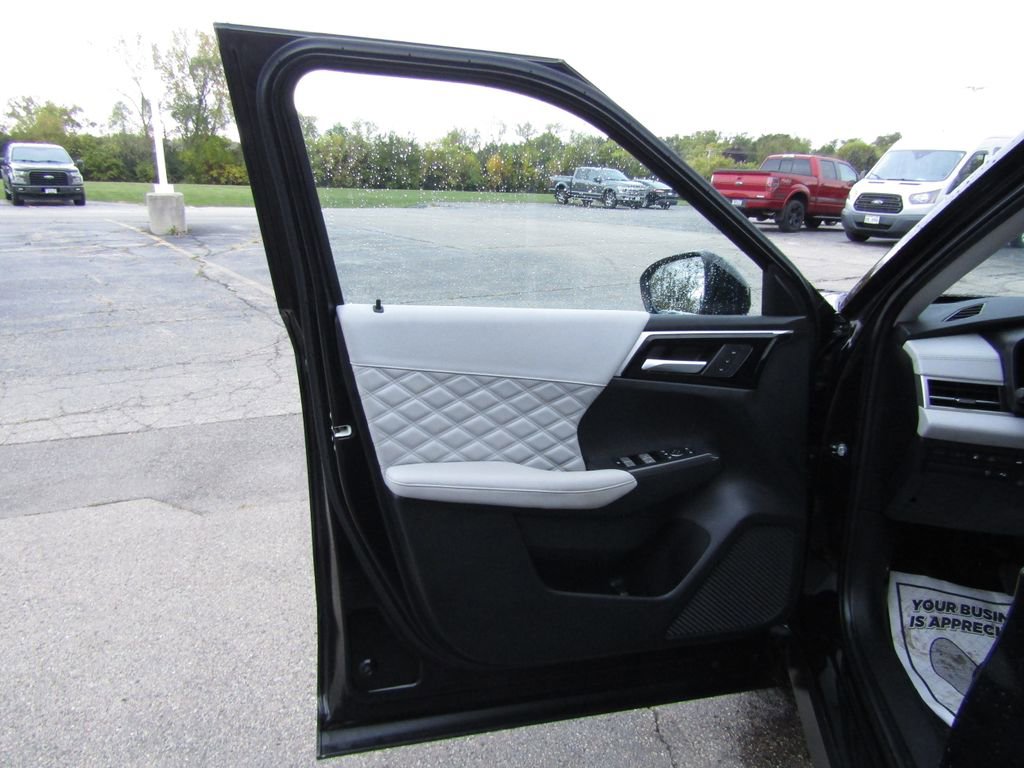 Used 2024 Mitsubishi Outlander SEL image 17