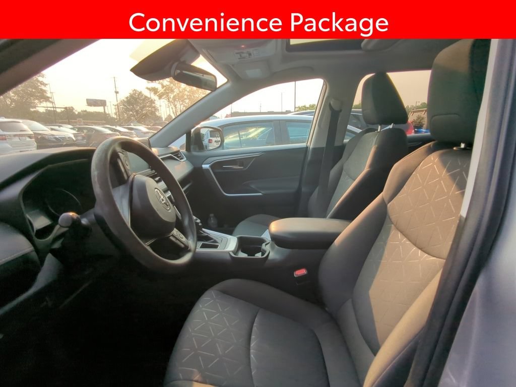 Used 2021 Toyota RAV4 XLE w/ Convenience Package FWD image 6