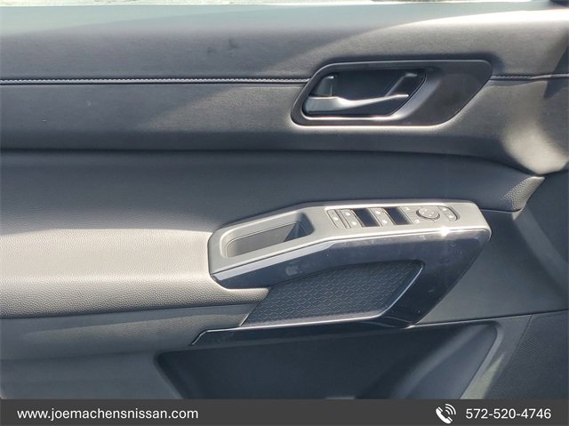 New 2025 Nissan Pathfinder SV w/ Black Appearance Package image 23