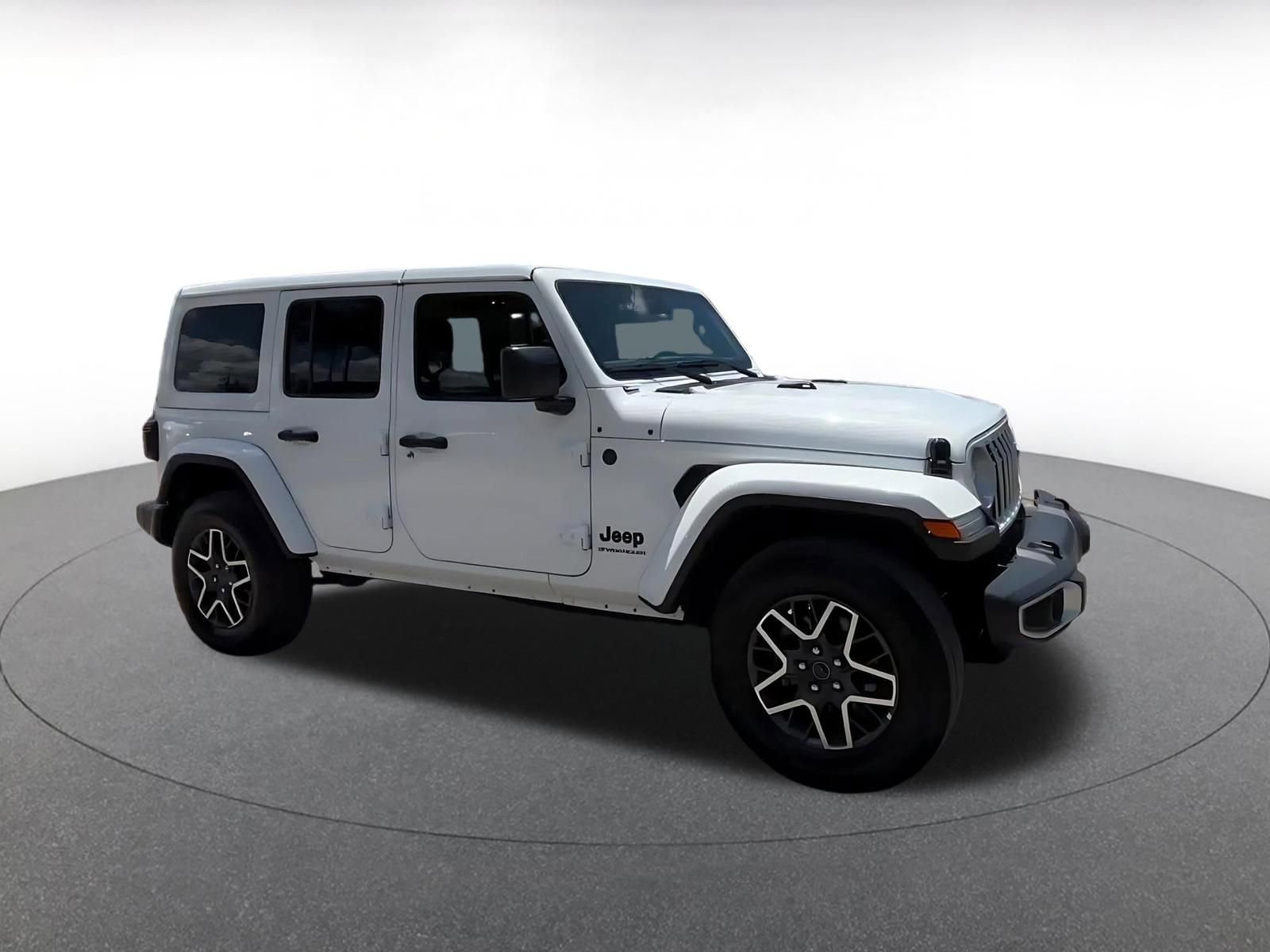 Used 2025 Jeep Wrangler Sahara AWD/4WD image 2