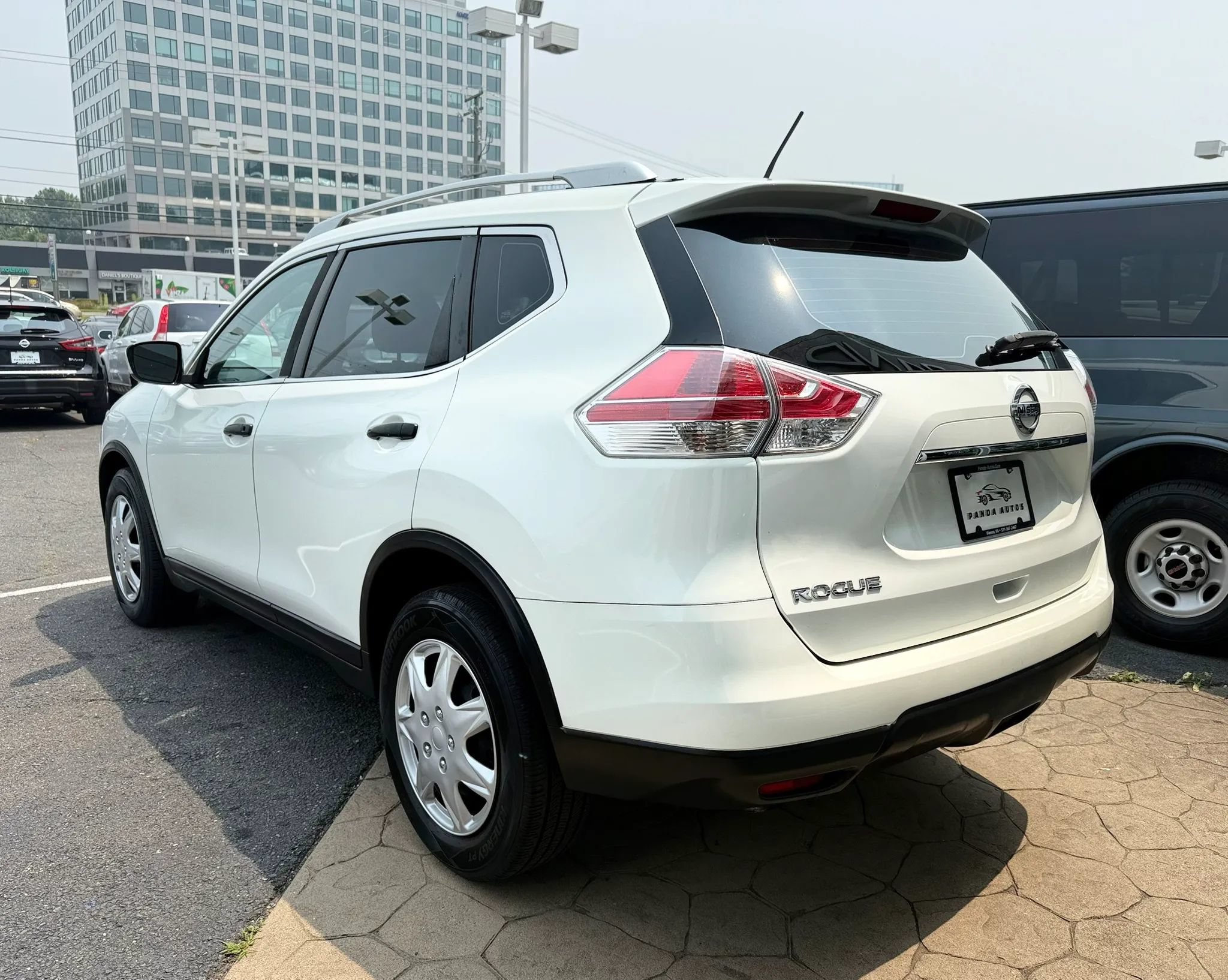 Used 2016 Nissan Rogue S FWD image 5