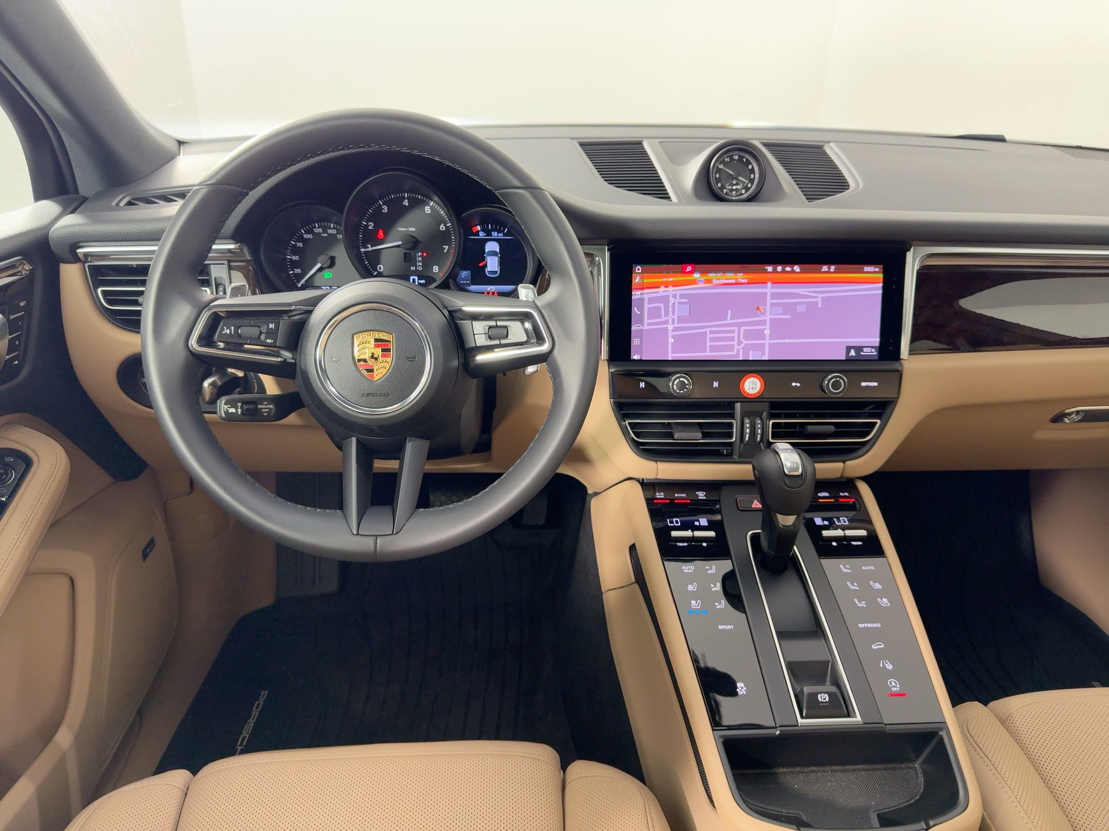 Certified 2025 Porsche Macan image 26