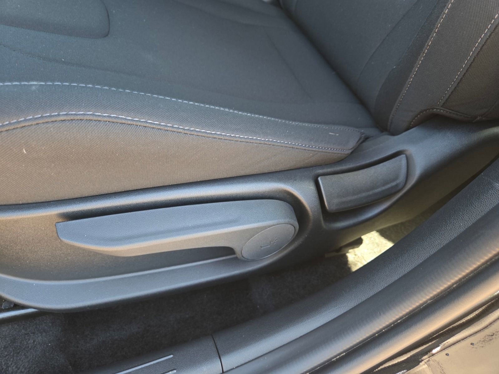 Used 2024 Hyundai Elantra SEL FWD image 23