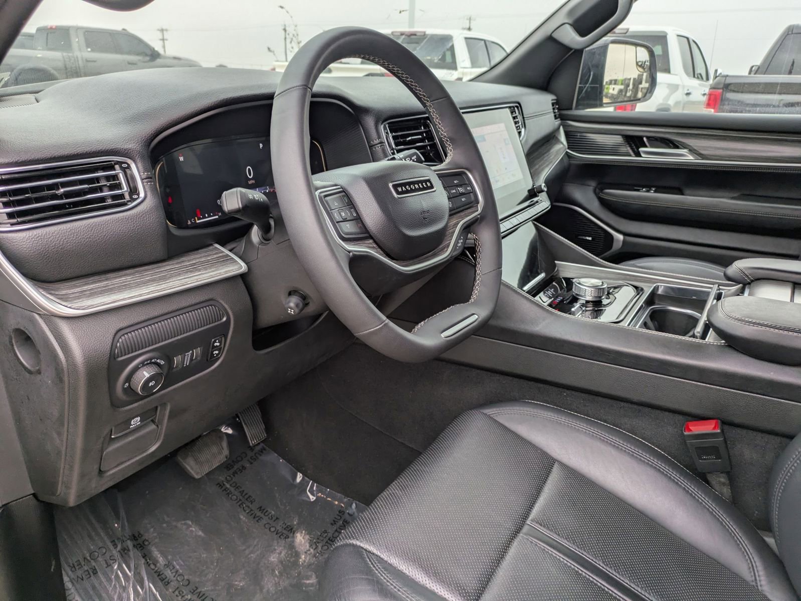 Used 2024 Jeep Wagoneer Series II w/ Flexible Seating Group image 9