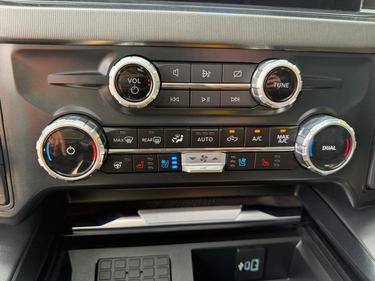 Used 2023 Ford F250 Platinum AWD/4WD image 29
