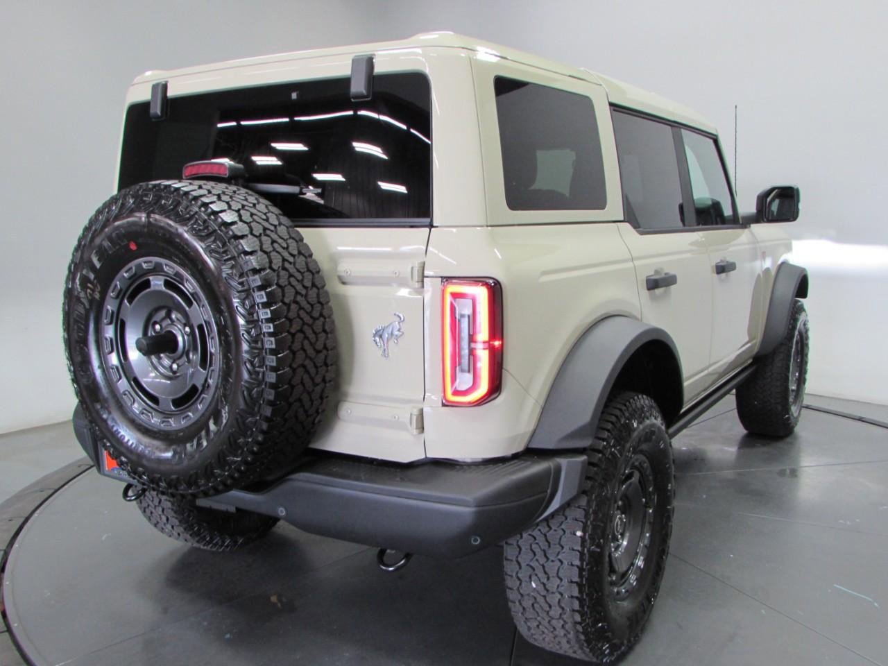 New 2025 Ford Bronco Badlands image 8