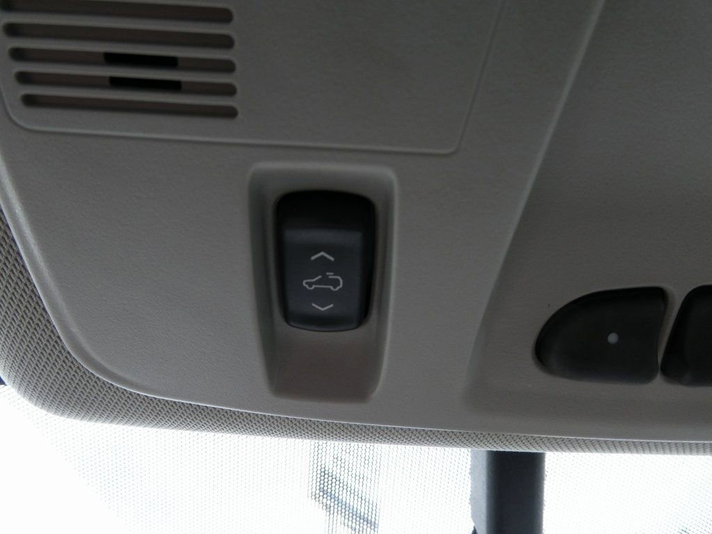 Used 2017 Chevrolet Traverse LT w/ Traveler's Package image 34