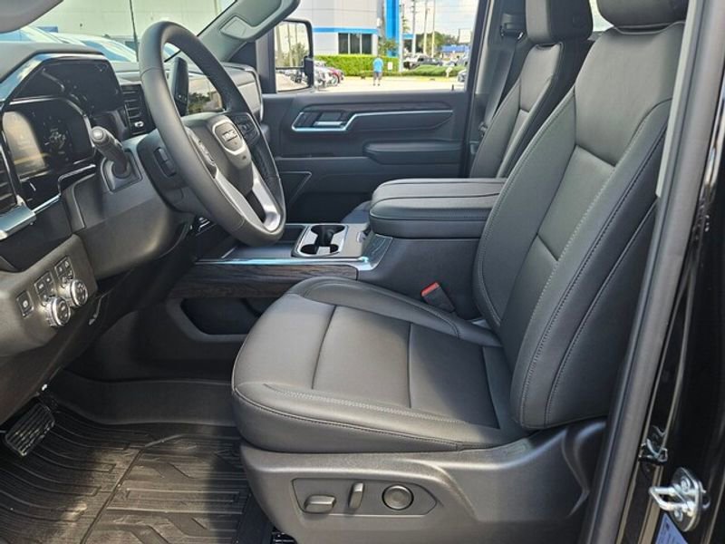 New 2026 GMC Sierra 2500 SLT w/ SLT Premium Package image 9
