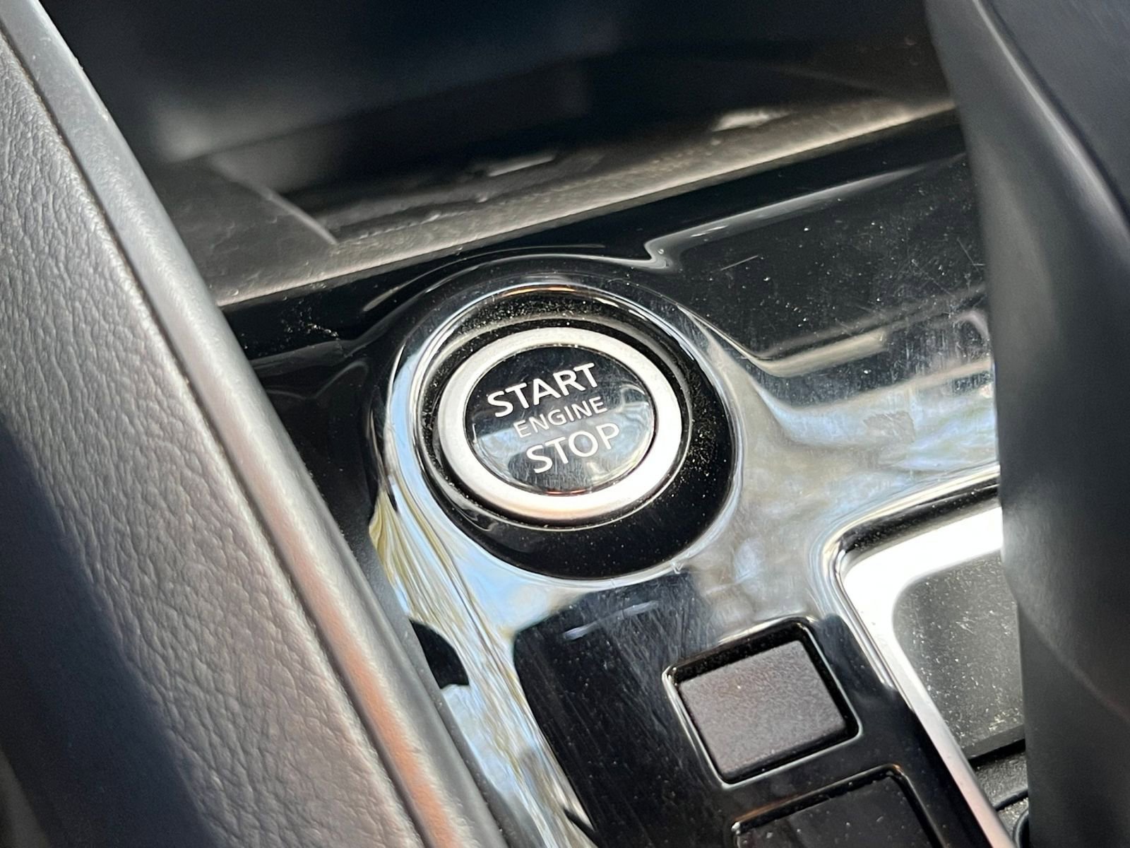 Used 2025 Nissan Versa SV FWD image 20