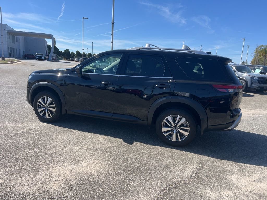 Used 2024 Nissan Pathfinder SL image 4