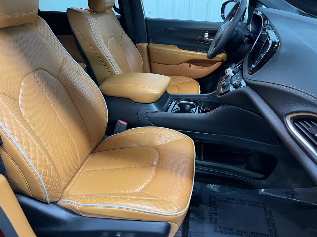 Used 2023 Chrysler Pacifica Pinnacle image 20