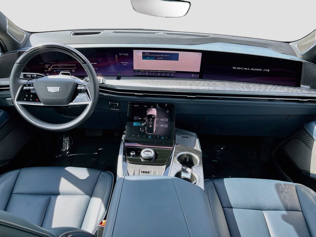 Certified 2025 Cadillac Escalade IQ Luxury 2 w/ LPO, Premium Carpet Package AWD/4WD image 29