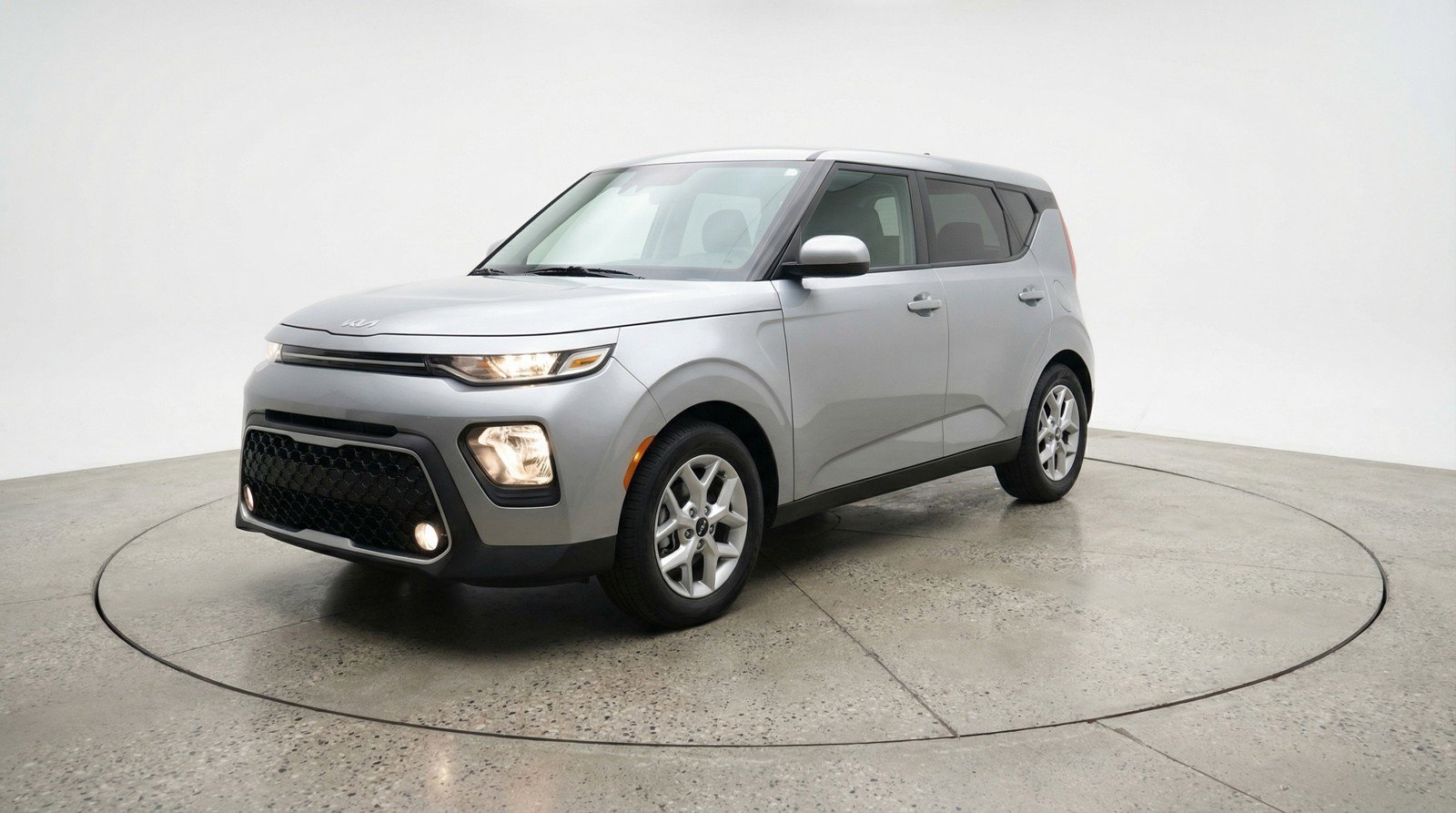 Used 2025 Kia Soul LX w/ LX Technology Package image 3