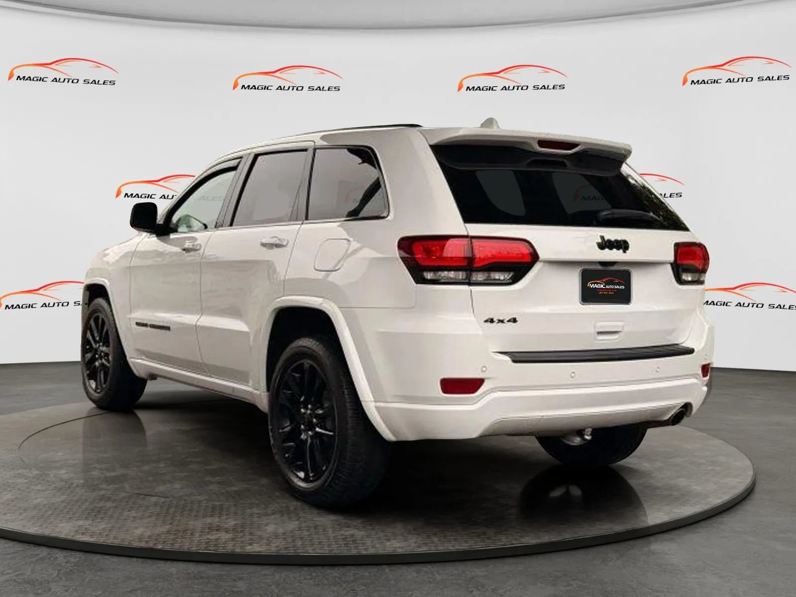 Used 2020 Jeep Grand Cherokee Altitude AWD/4WD image 9