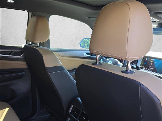 Used 2024 Volkswagen Atlas Cross Sport SE w/ Panoramic Sunroof Package FWD image 23