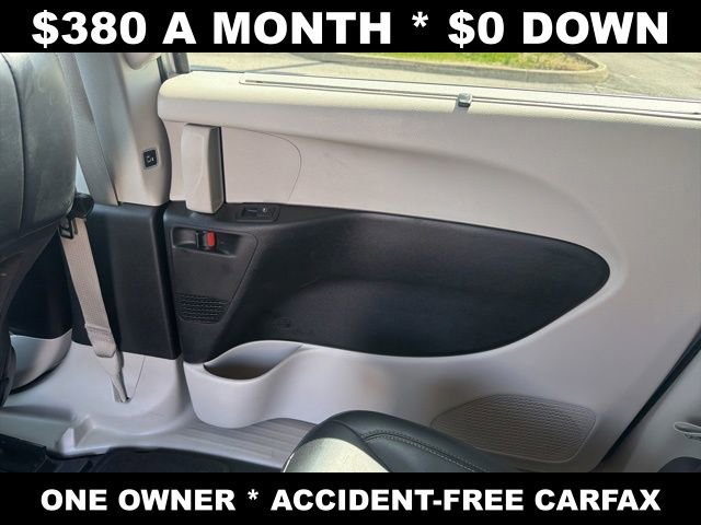 Used 2023 Chrysler Pacifica Touring-L image 31