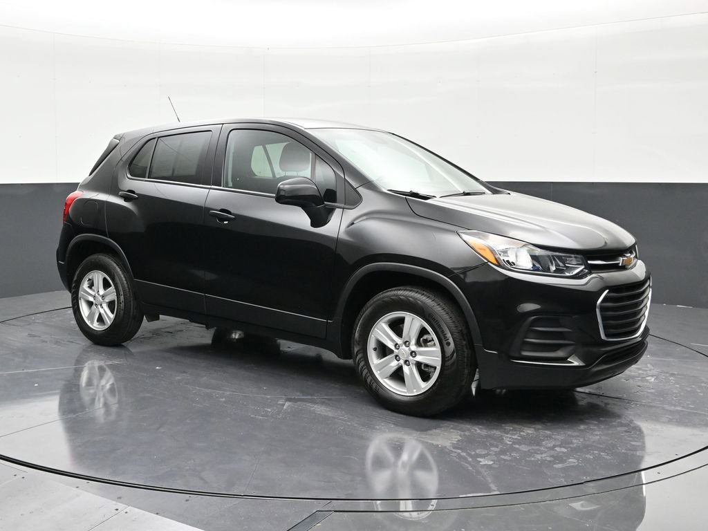 Used 2022 Chevrolet Trax LS w/ Tint and Cruise Package image 7