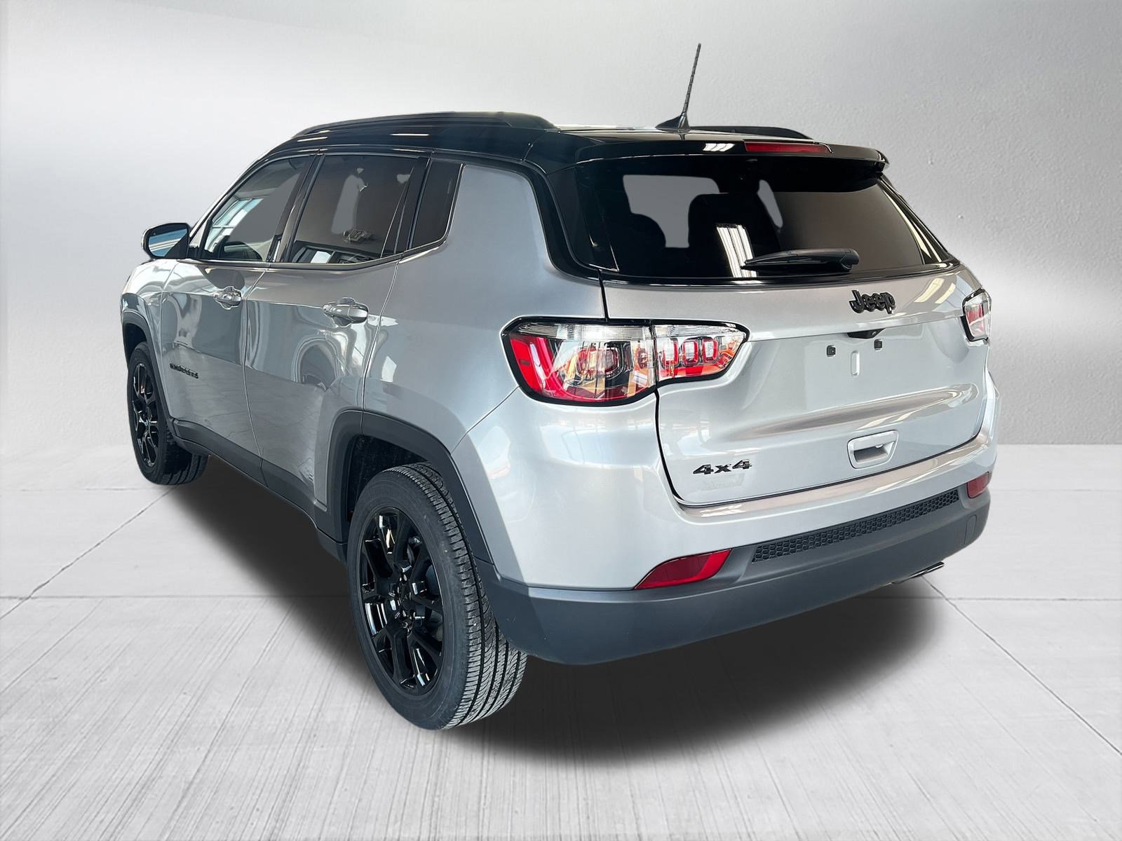 Used 2022 Jeep Compass Latitude image 5