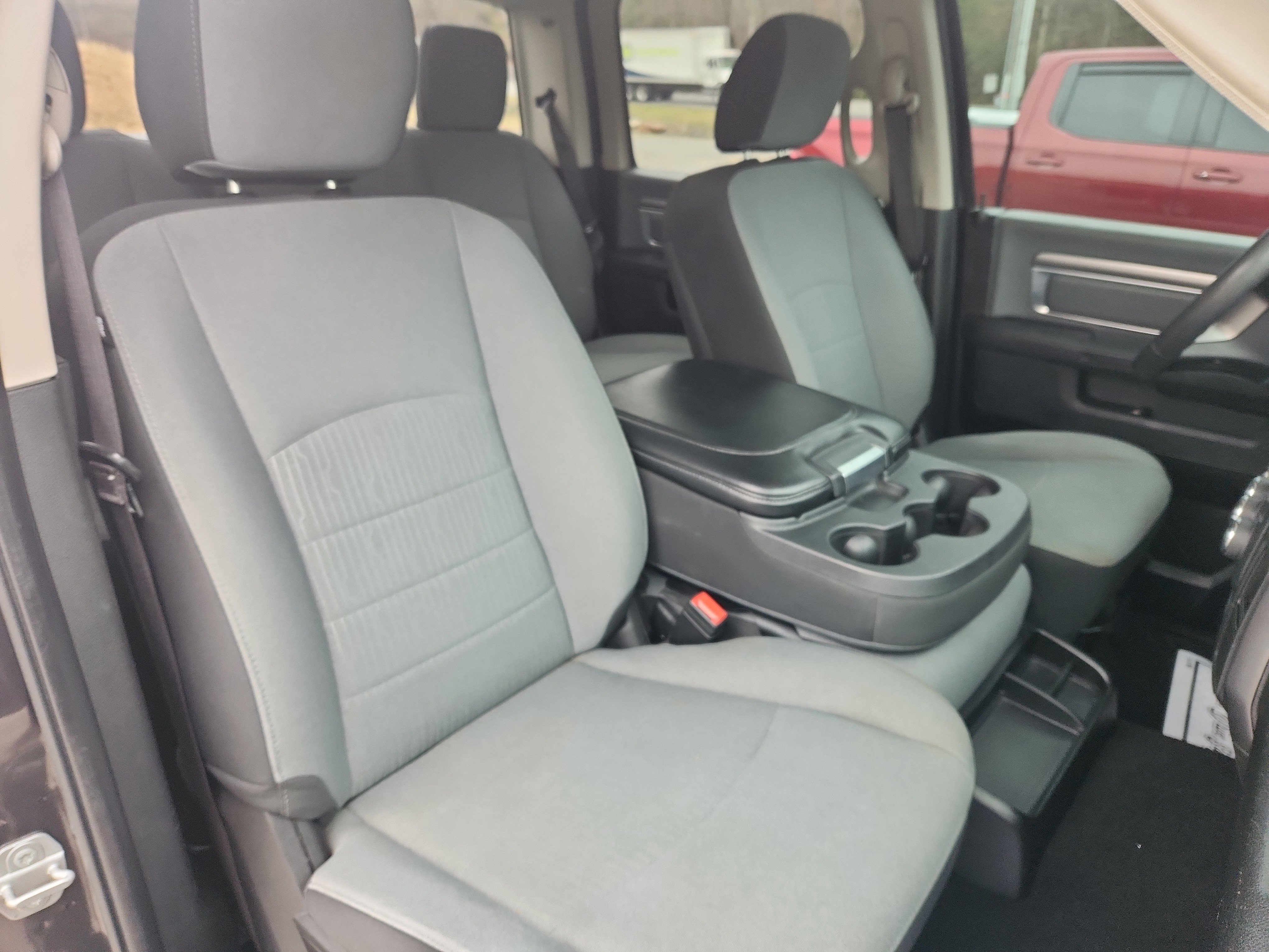 Used 2021 RAM 1500 Classic SLT image 26