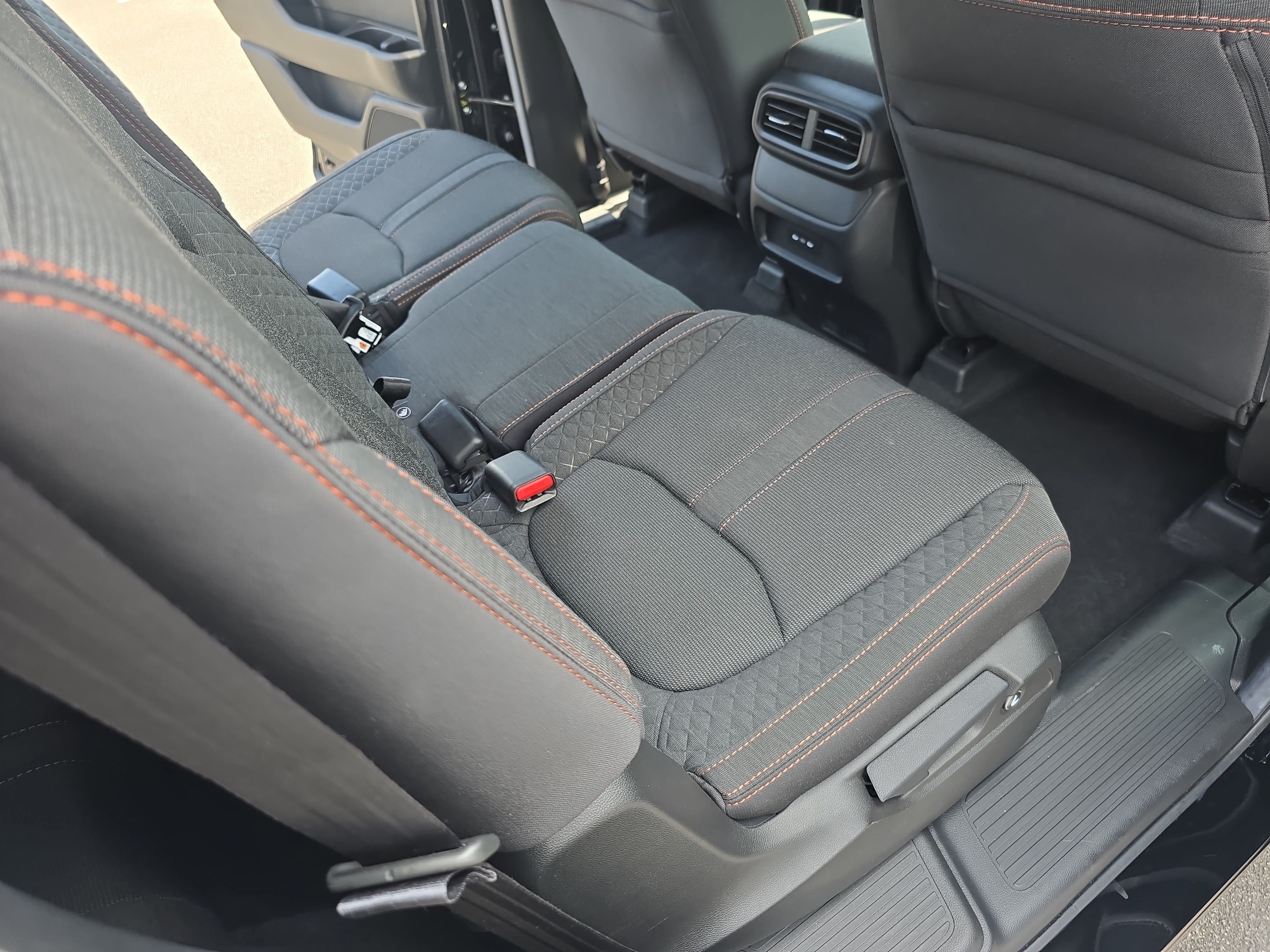 Used 2025 Honda Pilot Sport image 11