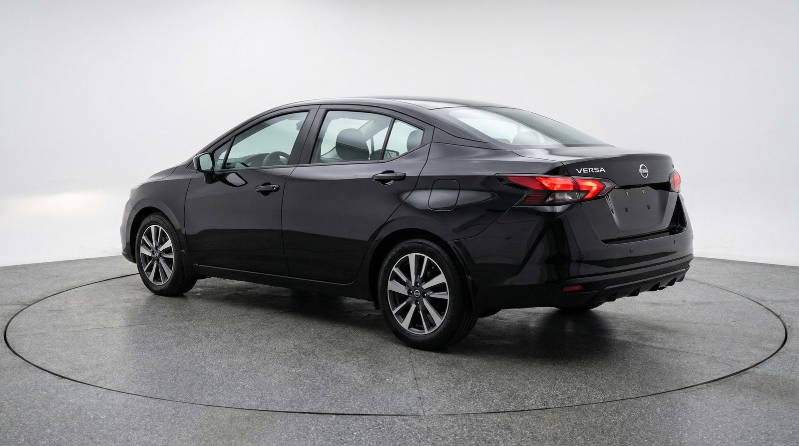 Used 2025 Nissan Versa SV image 6