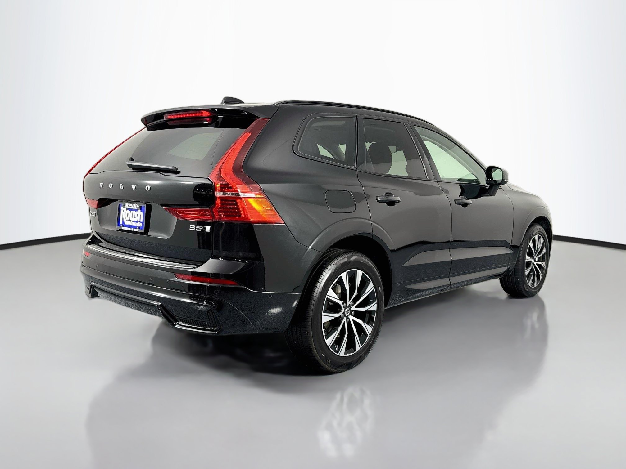 Used 2024 Volvo XC60 B5 Plus w/ Protection Package Premier AWD/4WD image 5