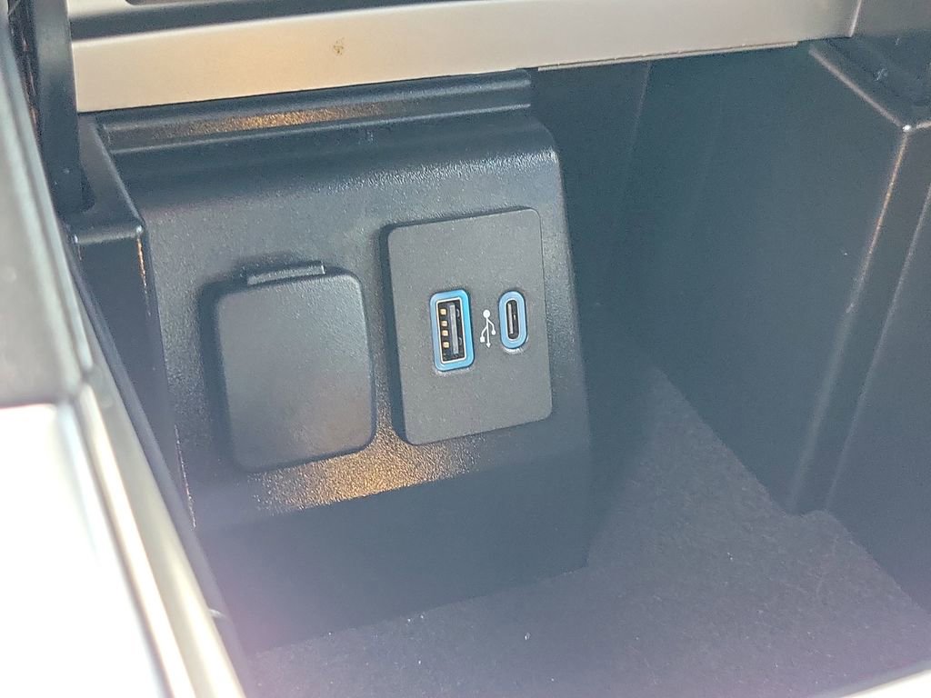 Used 2024 Ford Explorer XLT w/ Equipment Group 202A image 24