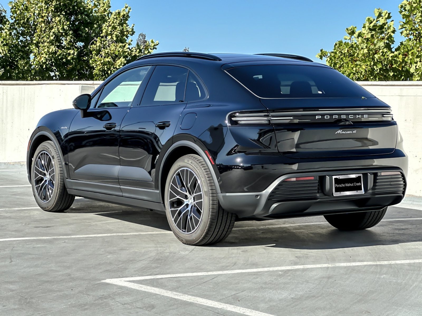 New 2026 Porsche Macan 4 Electric AWD/4WD image 4