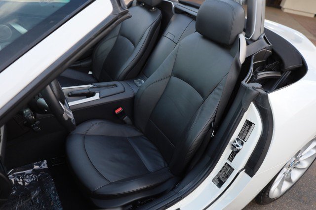 Used 2004 BMW Z4 2.5i RWD image 26