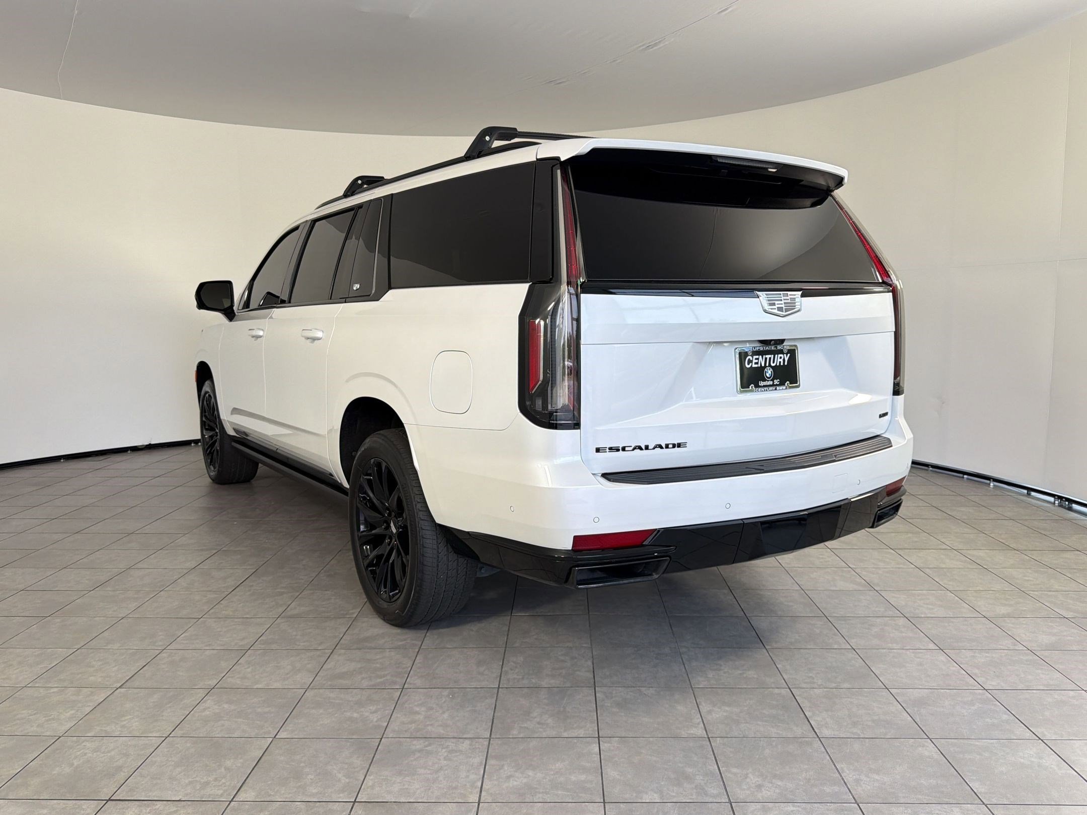 Used 2023 Cadillac Escalade ESV Sport w/ LPO, ONYX Package AWD/4WD image 3
