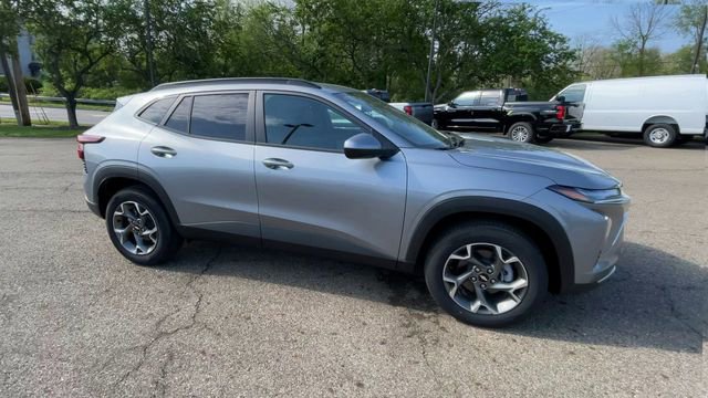 New 2026 Chevrolet Trax LT w/ Sunroof Package FWD image 3