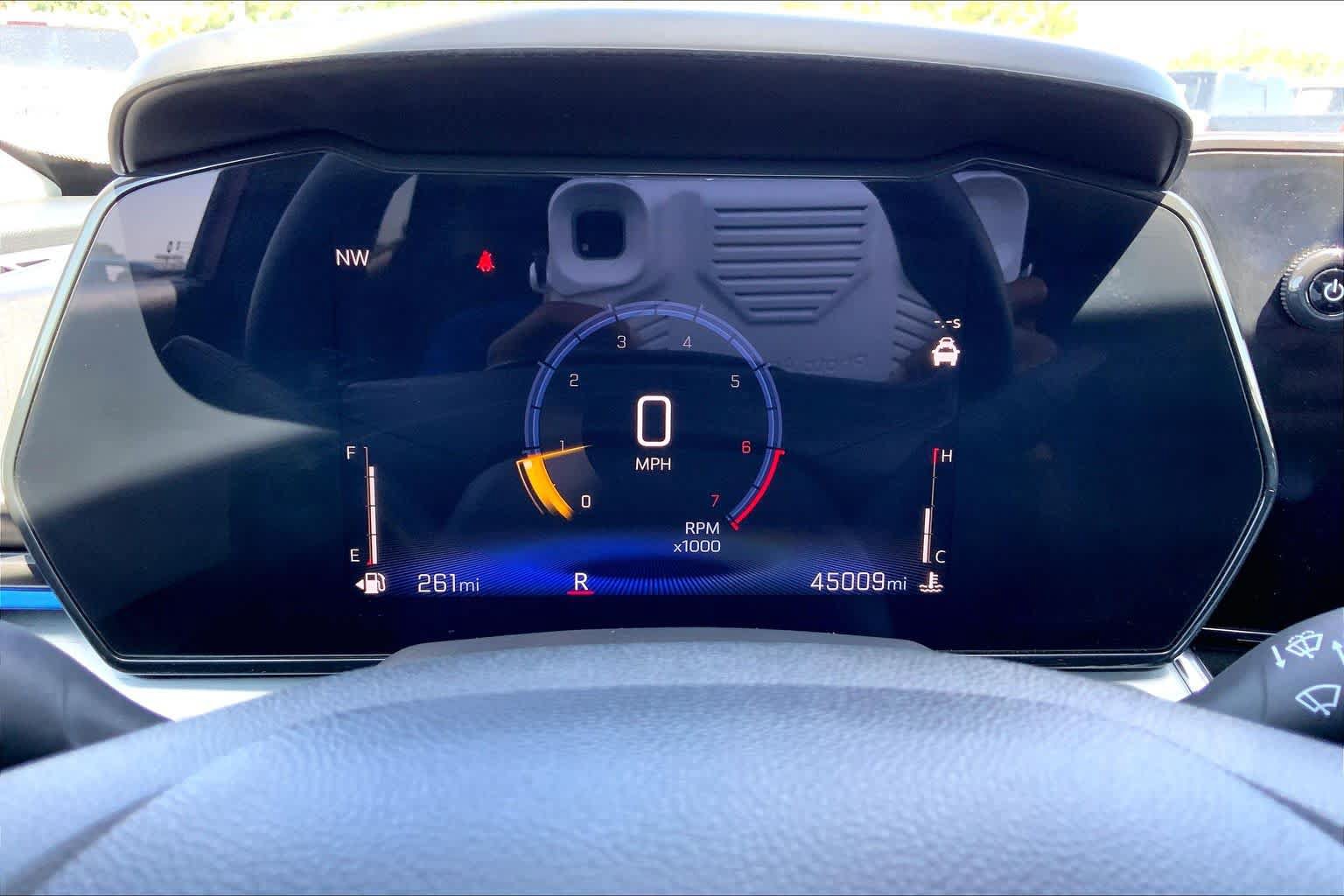 Used 2025 Chevrolet Trax LT FWD image 25