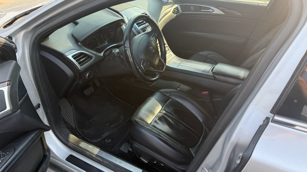 Used 2017 Lincoln MKZ Reserve FWD image 3