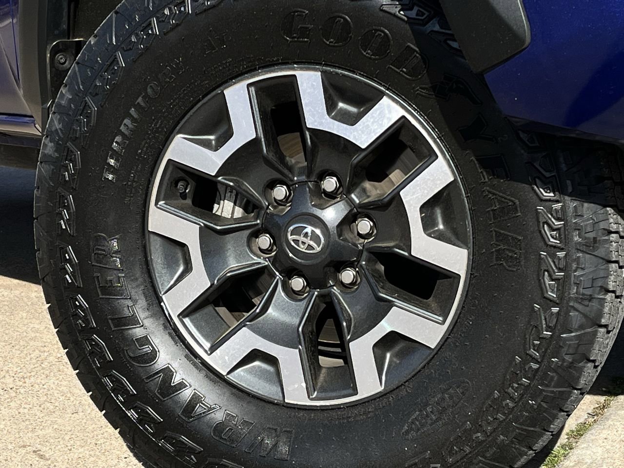 Used 2023 Toyota Tacoma TRD Off-Road image 27