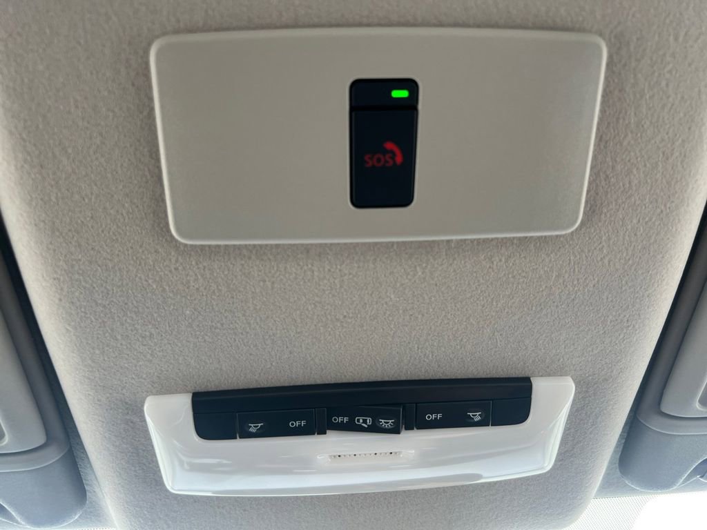 New 2025 Nissan Versa SR FWD image 7