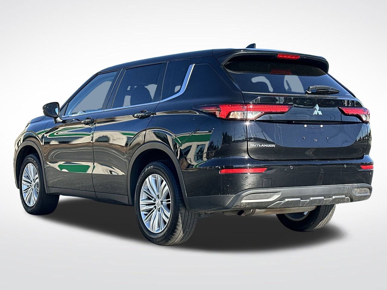 Used 2024 Mitsubishi Outlander ES image 28